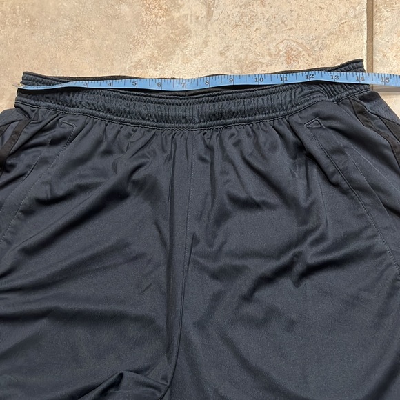New with no tag ADIDAS shorts, size M - Picture 8 of 11